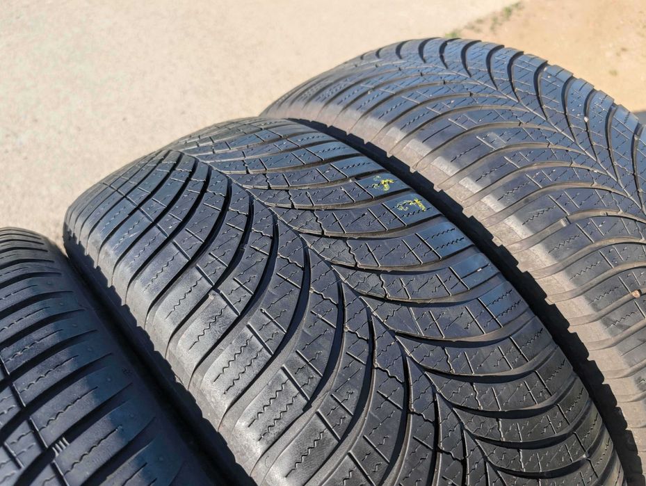 225/55 R17 • All Season • Goodyear Vector 4Seasons Gen 3 101W | 4 buc | DOT 2022-2024 | Pret/buc