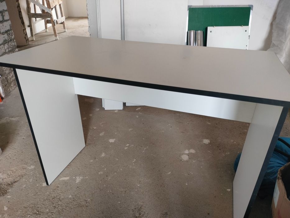 Продается стол небольшой