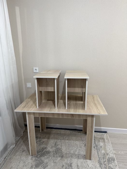 Стол с 4 табуретками