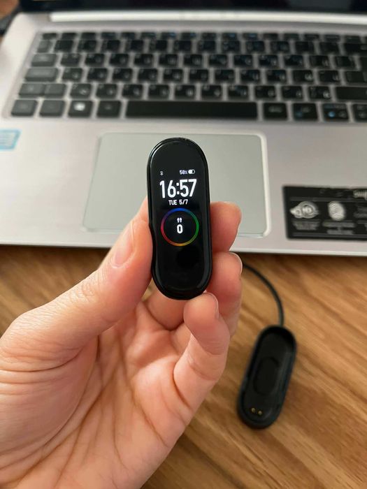 Фитнес гривна Xiaomi Mi Band 4: Без каишка