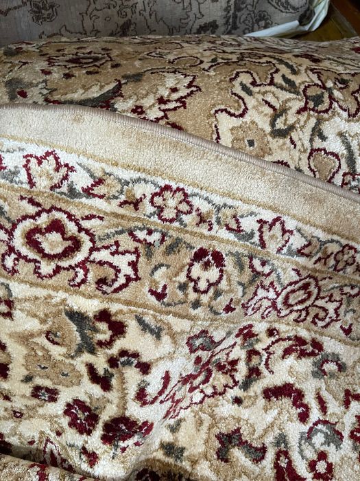 Шелковый ковер с бахромой