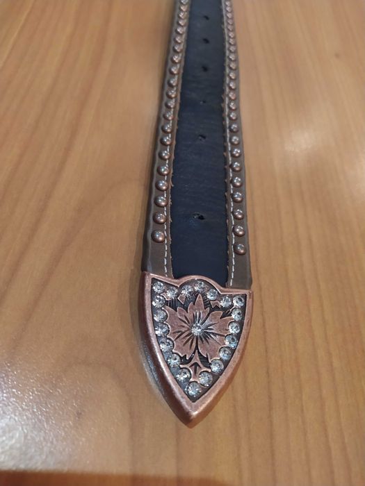 Колани дамски с камъни от цирконий и метални звезди