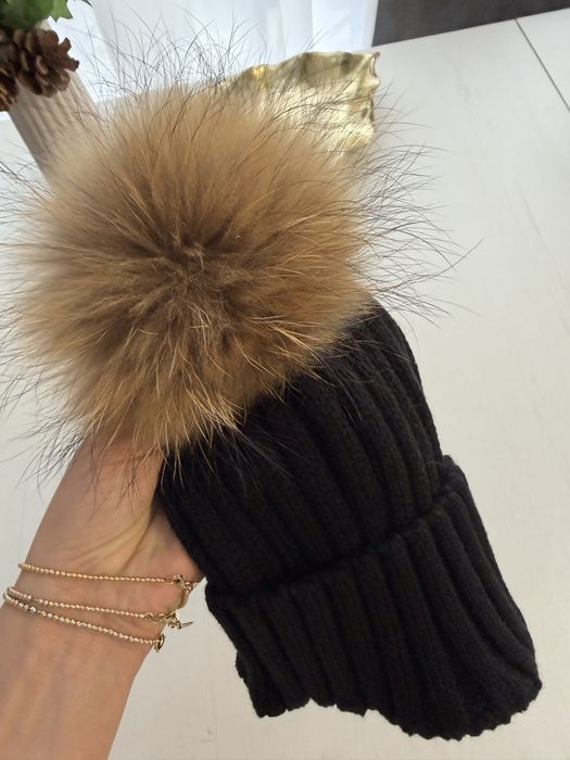 Caciula  cu moț detasabil