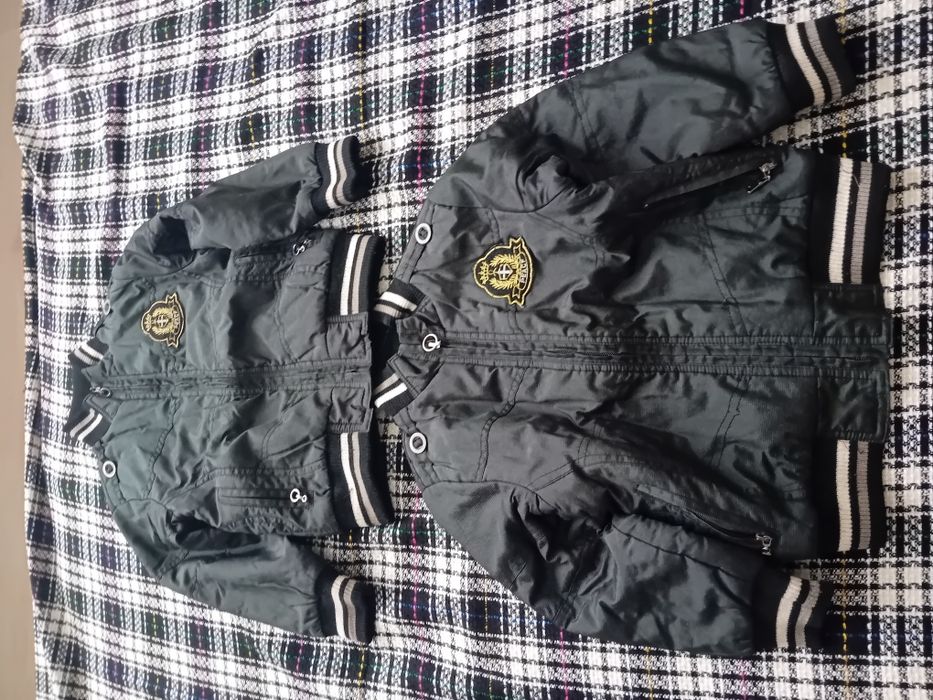 Якета за близнаци.Цена 25 за двете.