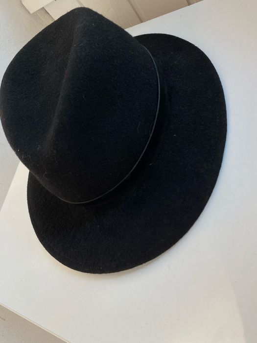 palarie neagra din lana