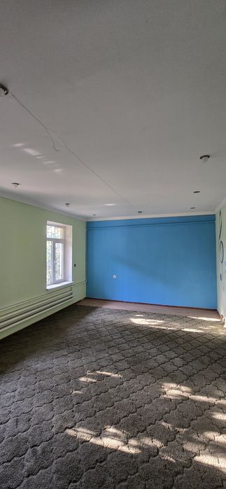 Кибрай марказида 2эт 8хона.