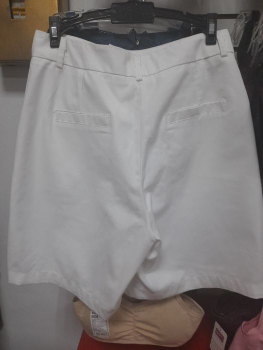 Шорты белые стильные б/у разм42