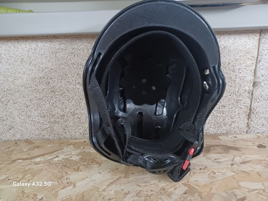 Vând cască protecție trotineta