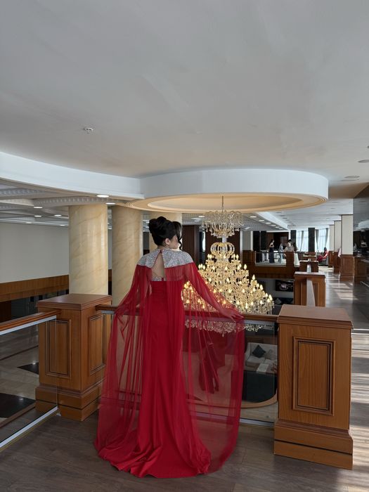 Продам красное вечернее платье