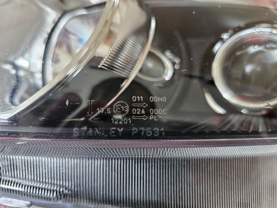 Оригинален Ксенонов фар Хонда Акорд