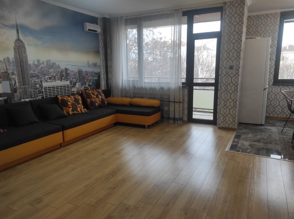 Тристаен, Център, лукс, гараж, климатици