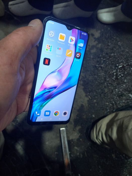 Redmi 9 holati yahshi aybi yo'q 32GB hotira 2 sim karta imeyka bo'gan.