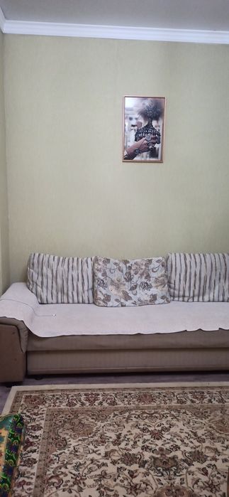 Продается  диван в отличном состоянии с подушками