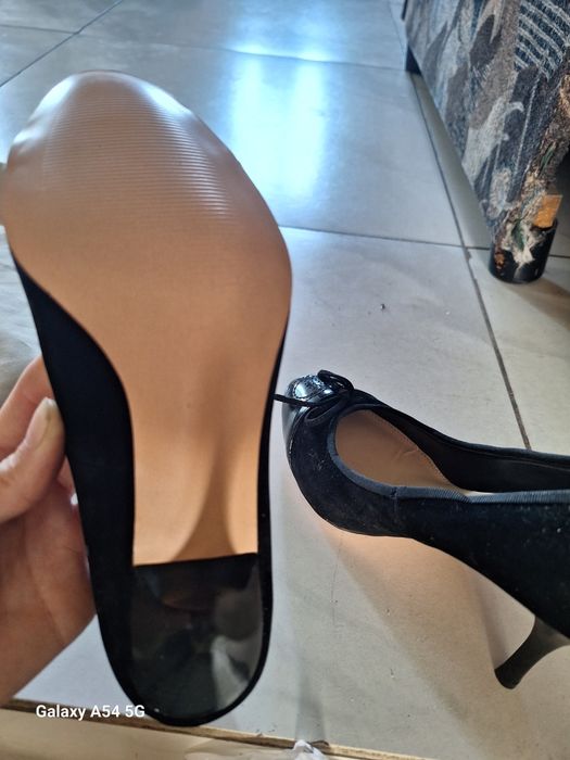 Продам обувь каждая пара 2000 тысячи.