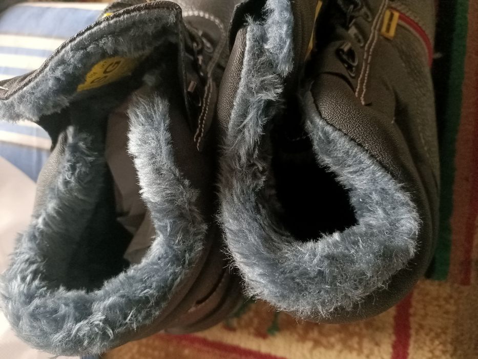 Спецботинка сатылады