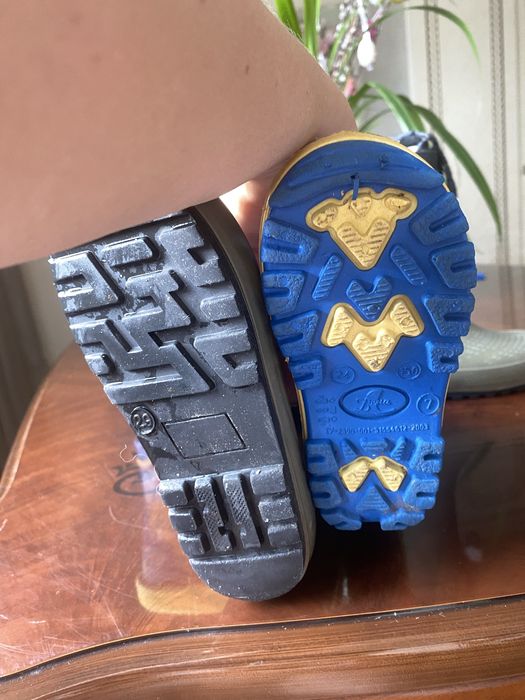 Резиновые  сапоги 24 и 29 размер