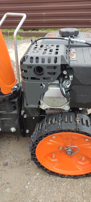 Продаю снегоуборщик