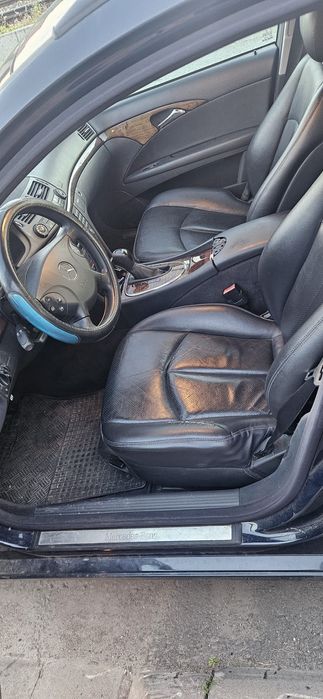 Vând Mercedes E class