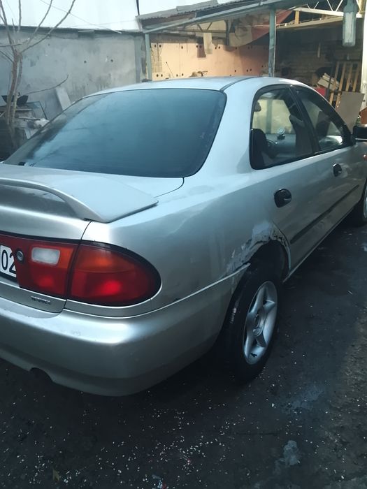 Продам машину Мазда s323