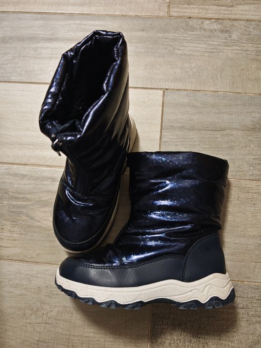 Vând cizme îmblănite și impermeabile Nr 33