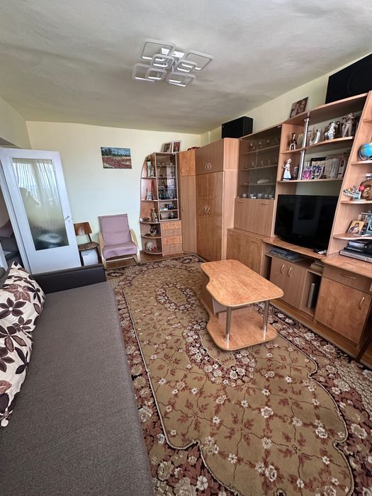 Vând apartament cu două camere în Aiud,Str.M.Viteazul Bl2sc.A etj.3,complet mobilat și cu loc de parcare.
