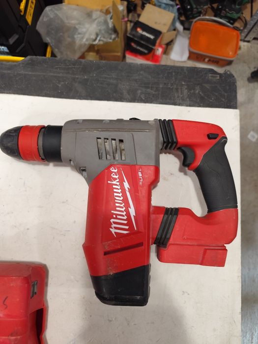 Акумулаторен перфоратор Милуоки 4J Milwaukee M18 CHPX прахоуловител