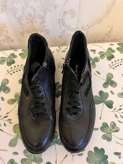 Кроссовки       .