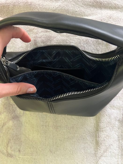 Малка черна чанта