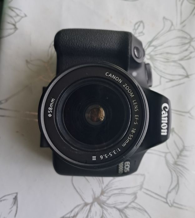 зеркальный фотоаппарат Canon EOS 2000D