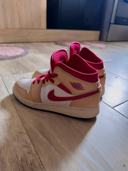 Adidași Air Jordan 1 Mid beige red