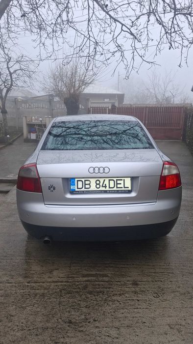Vând Audi a4 b6 2.0 2001 benzina, clima, geamuri electrice...