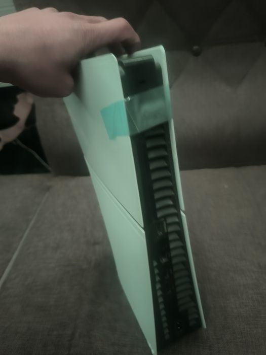 Ps 5 slim  xoltii idiyal yangday oʻyinlarini bilan