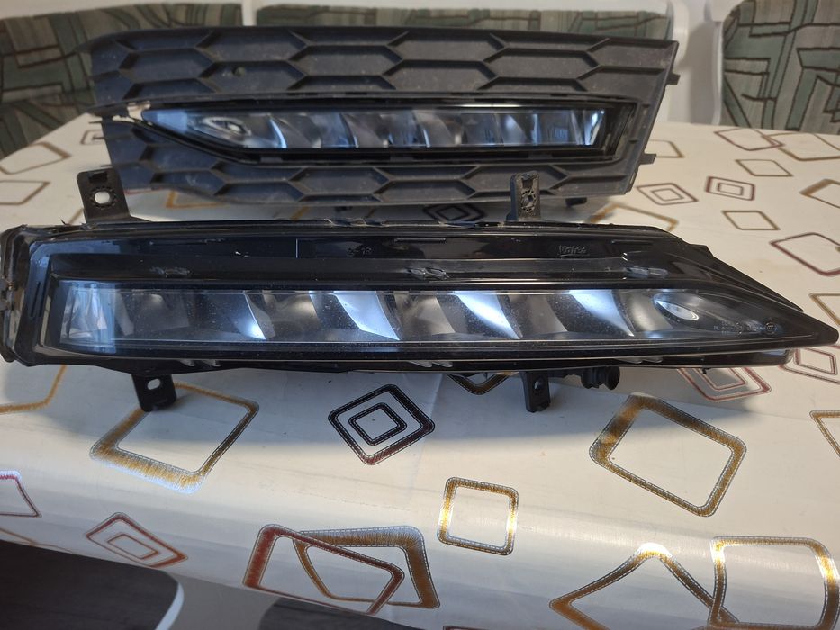 Grila proiector  SKODA  Superb 3 facelift / Grila proiector
