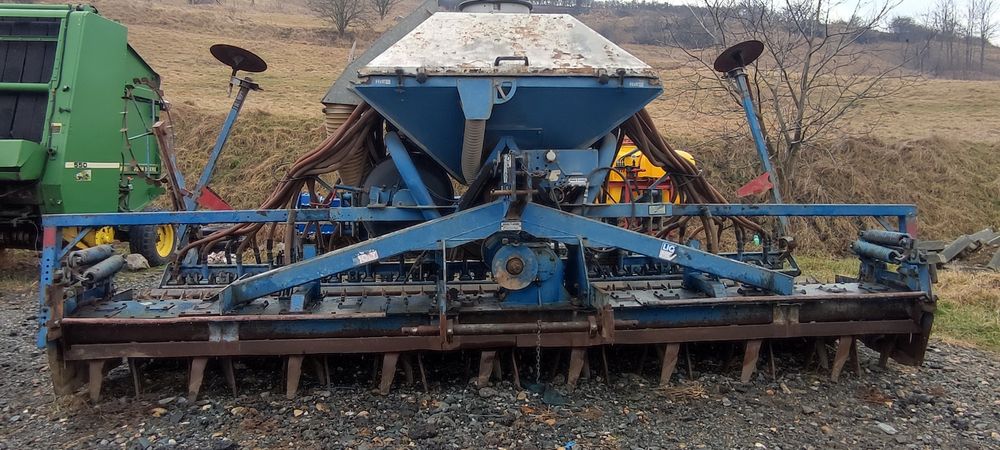 Vând freze cu semănători