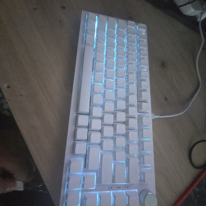 Продавам гейминг клавиатура