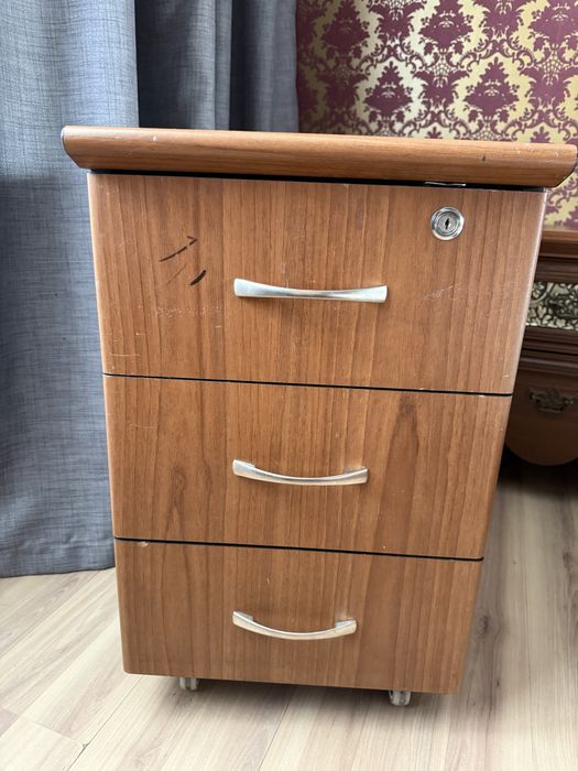 Тумба на колесиках