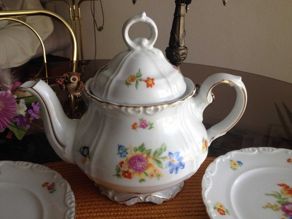 Нови. Красиви старинни сервизи за кафе, чай.