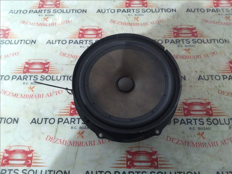 boxa usa fata volkswagen golf 5