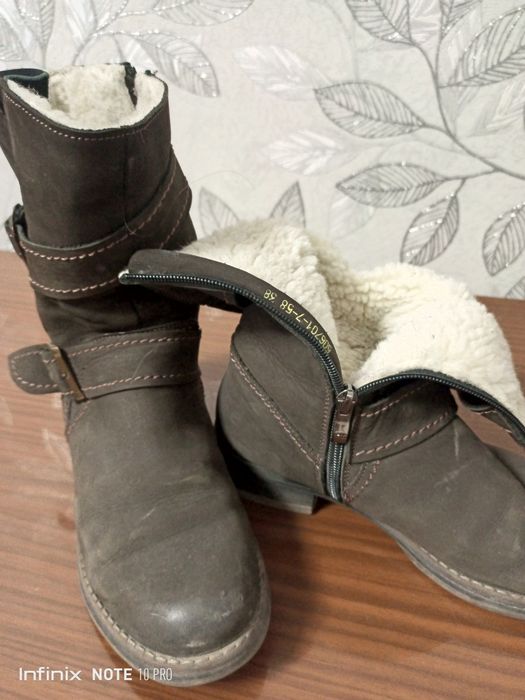 Продам женские зимние сапоги