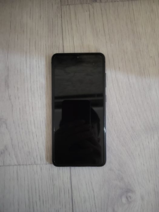 Телефон Самсунг с21фе срочна срочно