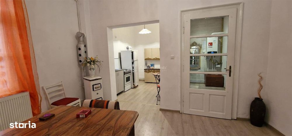 Chirie Resita  Apartament 90 mp. etj.1 la casa.