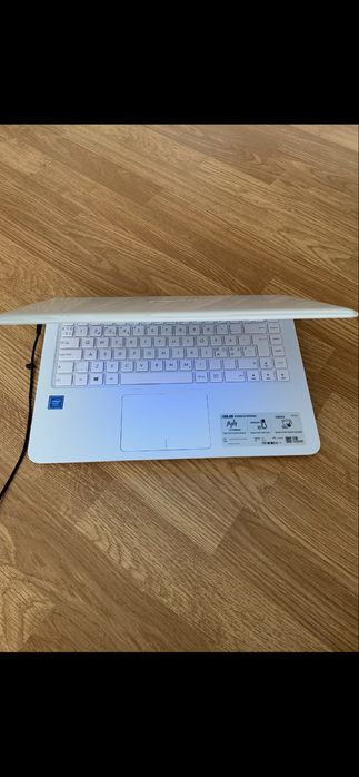 Laptop Asus Slim display 14,6 led,4gb ram,530gb m,functional cu incarc