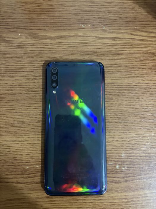 Samsung A70 Memorie 128GB si 6GB ram