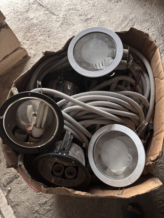 Spoturi si cabluri electrice pentru aprox 200 m2