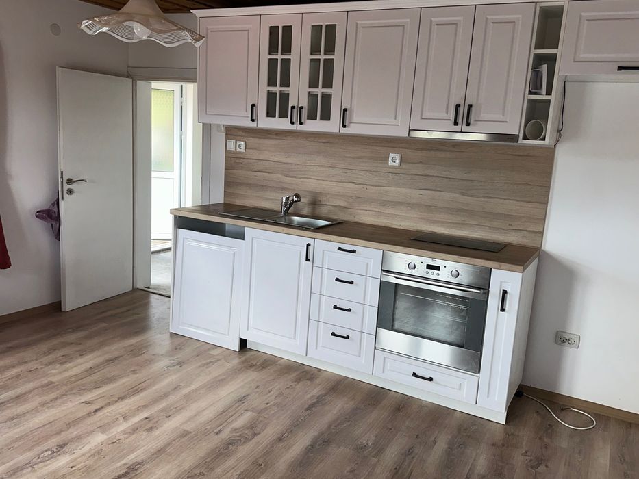 Къща за продажба в Средногорово с 810 кв.м. двор