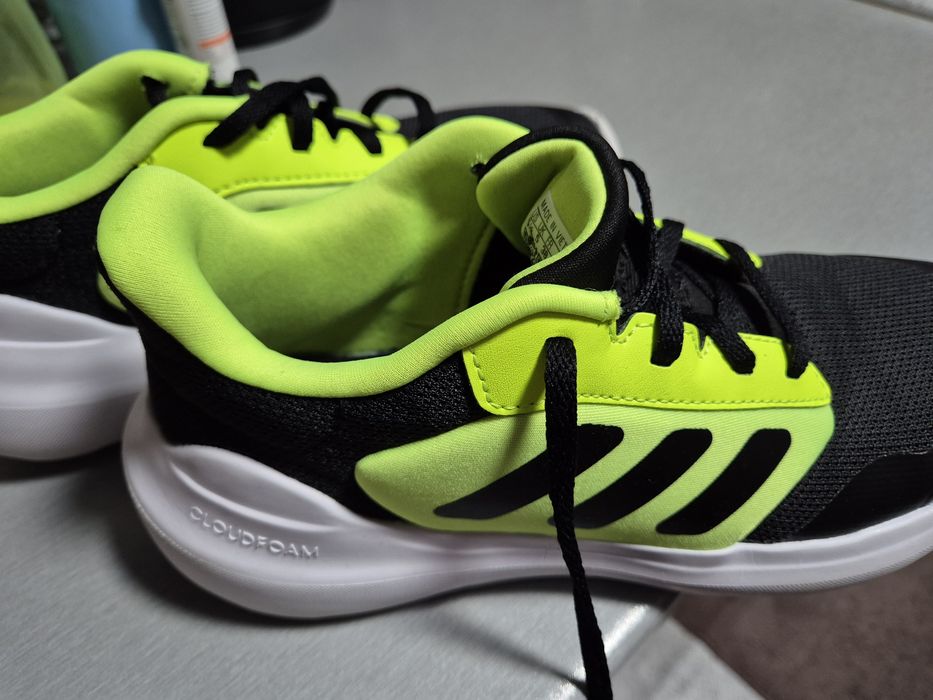 Маратонки Adidas 38