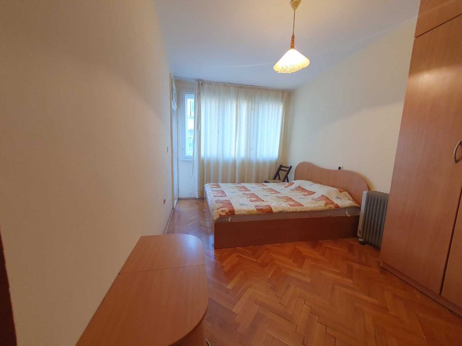 Дава се под наем Тристаен апартамент в Бургас, Център - 85 кв.м за 500 € - Снимка #2