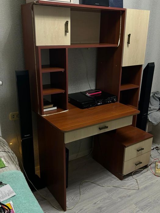 Письменный стол,компьютерный