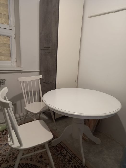 обеденный стол,с 4 стульями