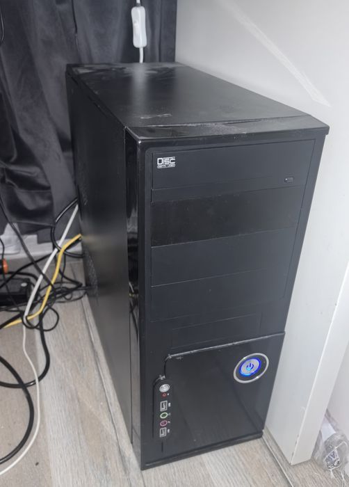 Настолен компютър 4-ядрен AMD, ddr3 8gb RAM